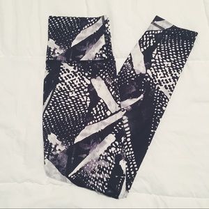 LULULEMON Wunder Under Tights/Leggings Black&White